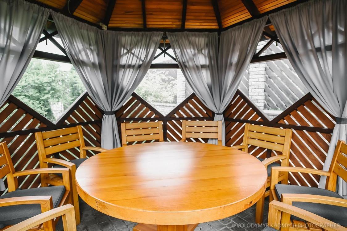 Zagorod Hotel Girka Polonka Bagian luar foto