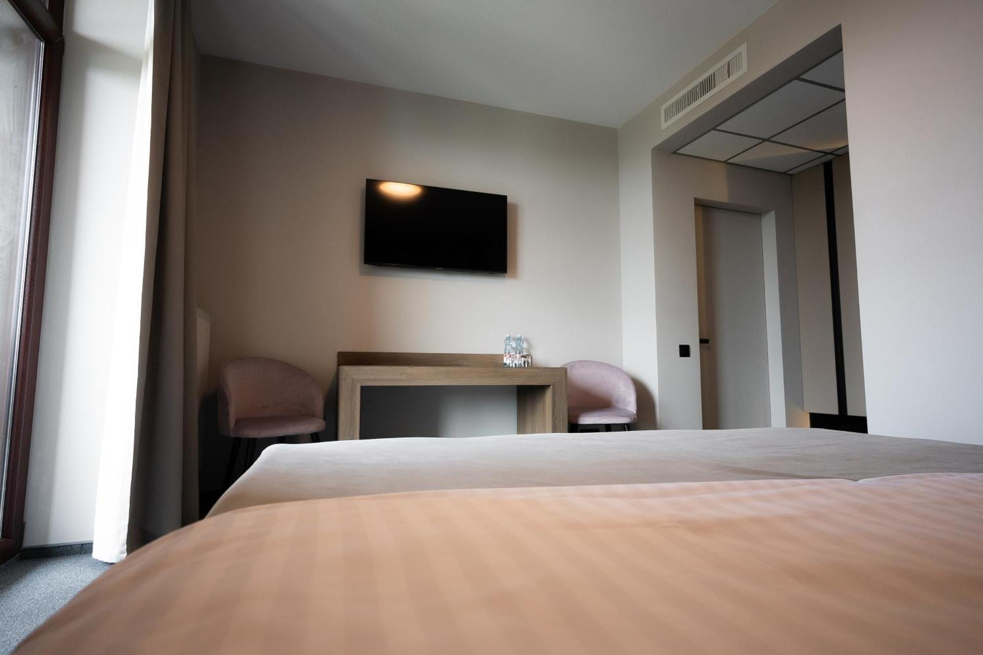 Zagorod Hotel Girka Polonka Bagian luar foto