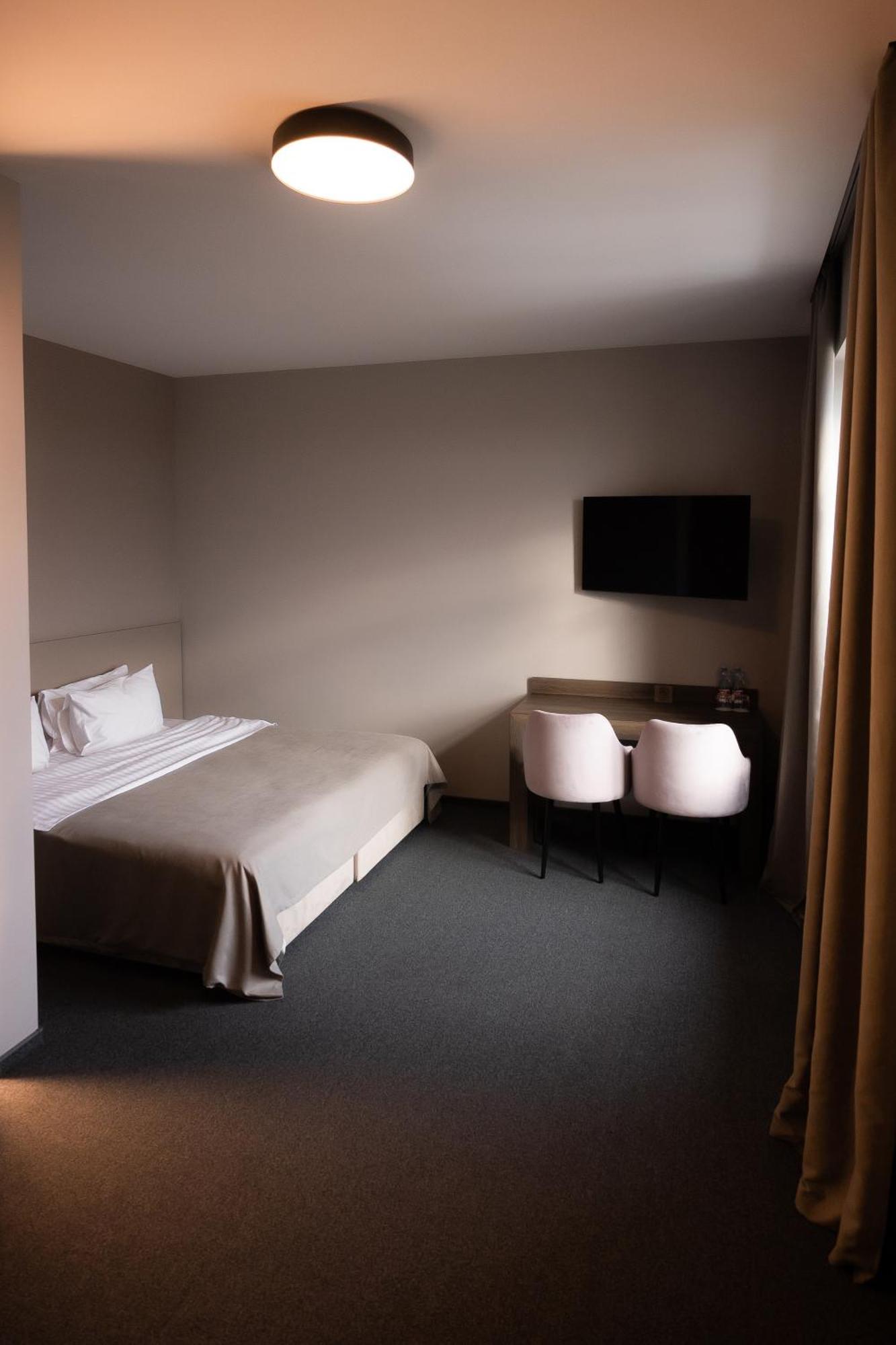 Zagorod Hotel Girka Polonka Bagian luar foto